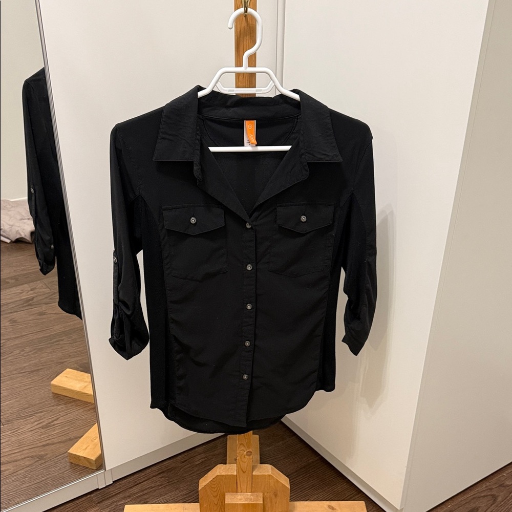 Lucy Black Button-Up Shirt Size small